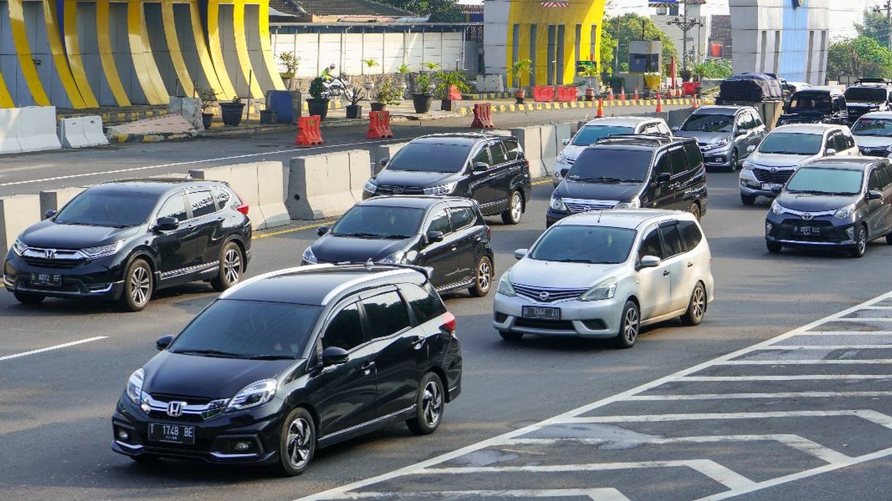 Bikin Terharu! Penumpang Kelaparan Masih dalam Perjalanan Mudik di Hari Pertama Lebaran, Sopir Bus Ajak Makan di Rumah Mertua