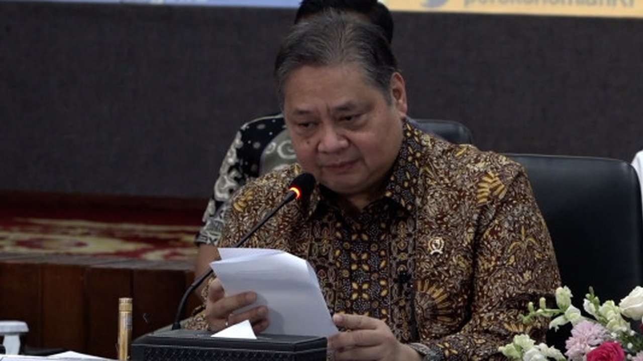 ANTARA - Pemerintah meluncurkan paket kebijakan ekonomi untuk kesejahteraan masyarakat, guna mengantisipasi dampak peningkatan tarif Pajak Pertambahan Nilai ...