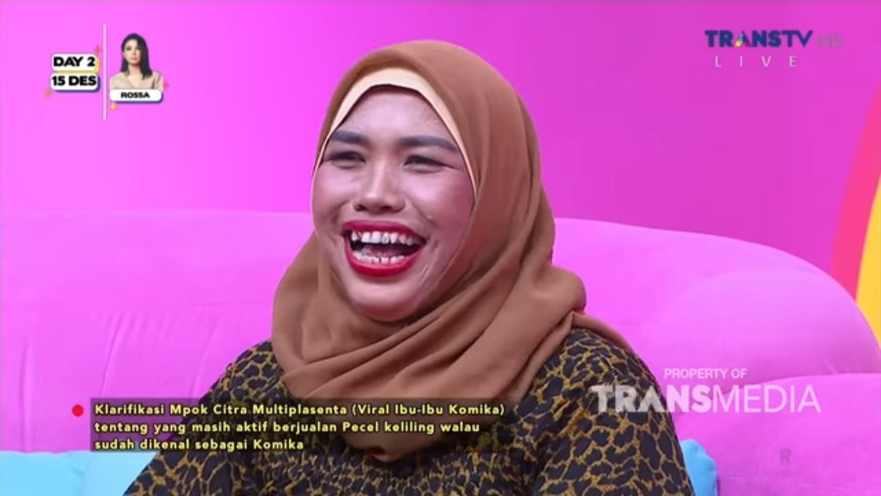 Jadi komika Viral, Mpok Citra Tetap Jualan Pecel Keliling