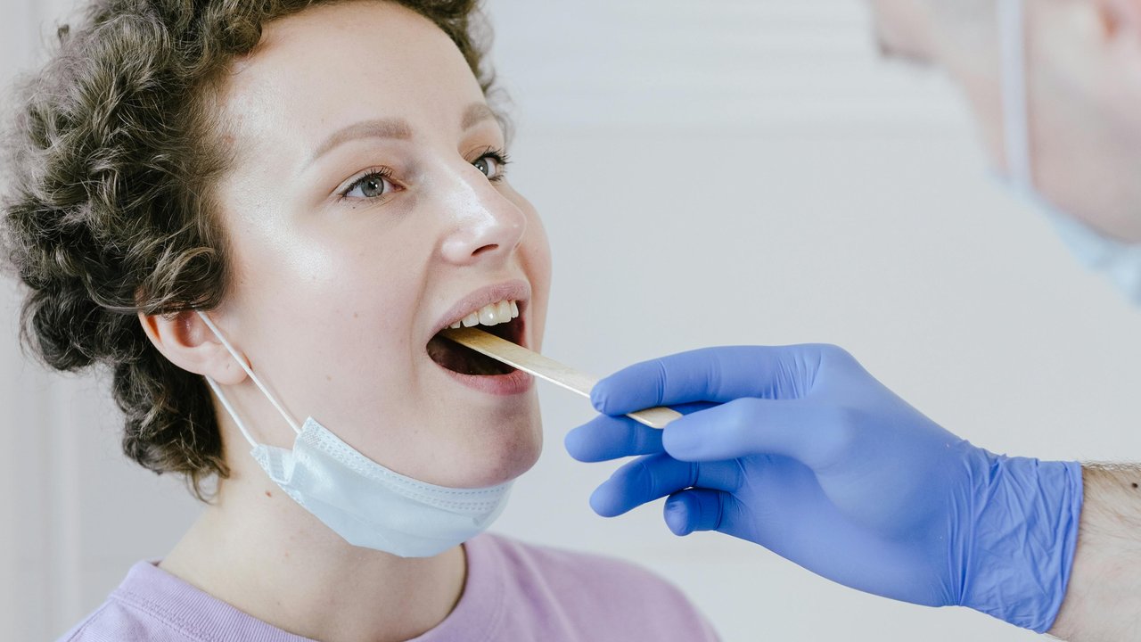 Radang Tenggorokan: Penyebab, Gejala, dan Cara Mengatasinya