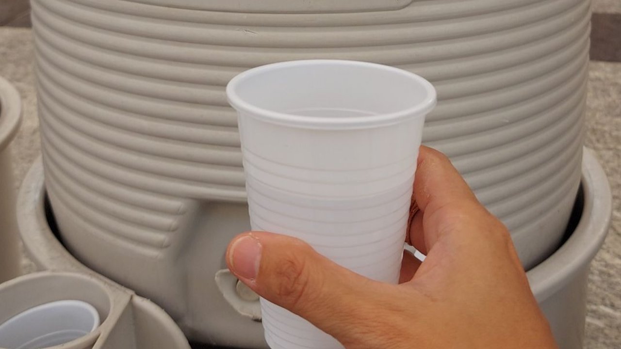 Awas! Jemaah Haji Bawa Air Zamzam di Koper Bisa Didenda Rp25 Juta