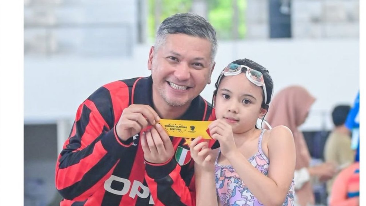 Momen Gading Marten Beri Dukungan untuk Gempita saat Ikut Lomba Renang,