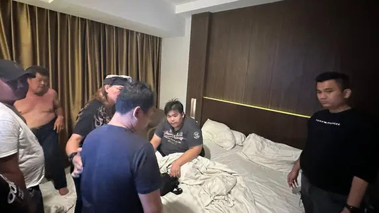 Polisi menahan George Sugama Halim alias GSH usai ditetapkan tersangka terkait penganiayaan terhadap karyawan toko roti. (Liputan6.com/ Ady Anugrahadi)