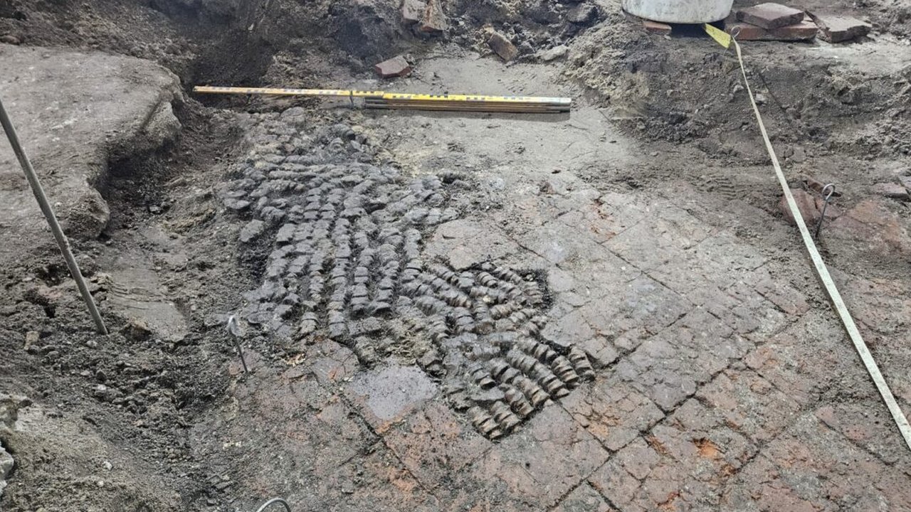 lantai kuno misterius