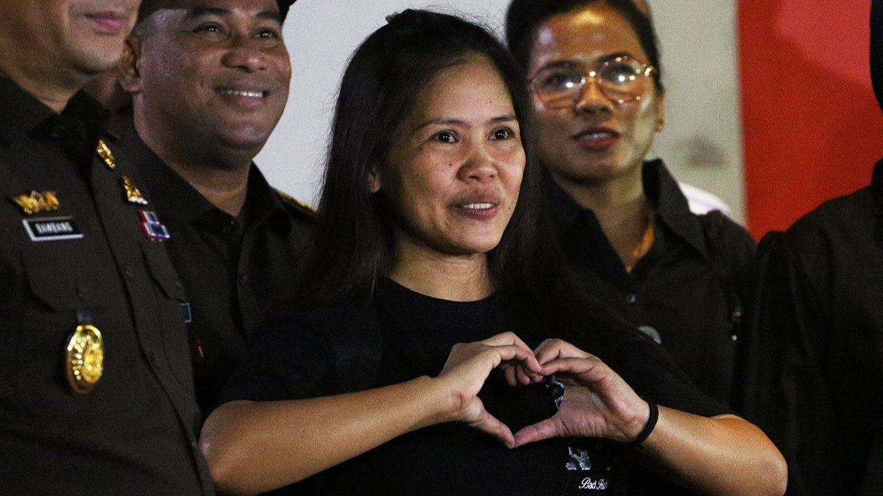 Terpidana mati kasus penyelundupan narkotika, Mary Jane Veloso saat  keluar dari Lembaga Pemasyarakatan Perempuan Kelas II A, Pondok Bambu, Jakarta Timur, Selasa (17/12/2024).