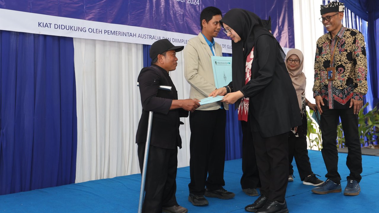 Pemkab Banyuwangi berikan akses layanan air minum bagi disabilitas.