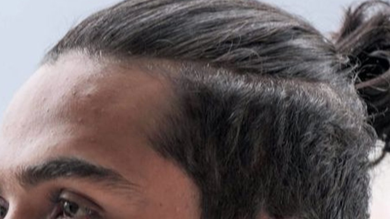 Inspirasi gaya rambut pria dengan model paling baru di 2024 agar penampilan makin keren.