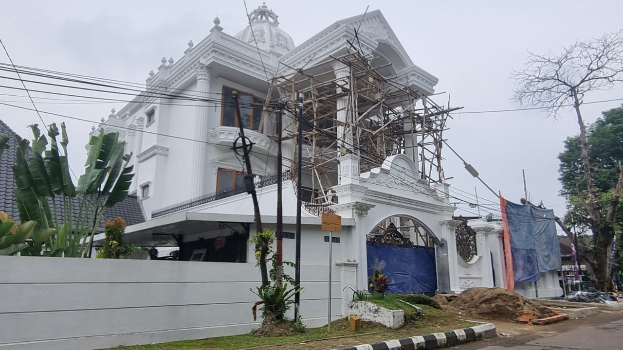 Rumah Ayah Lady Aurelia yang Tak Masuk LHKPN