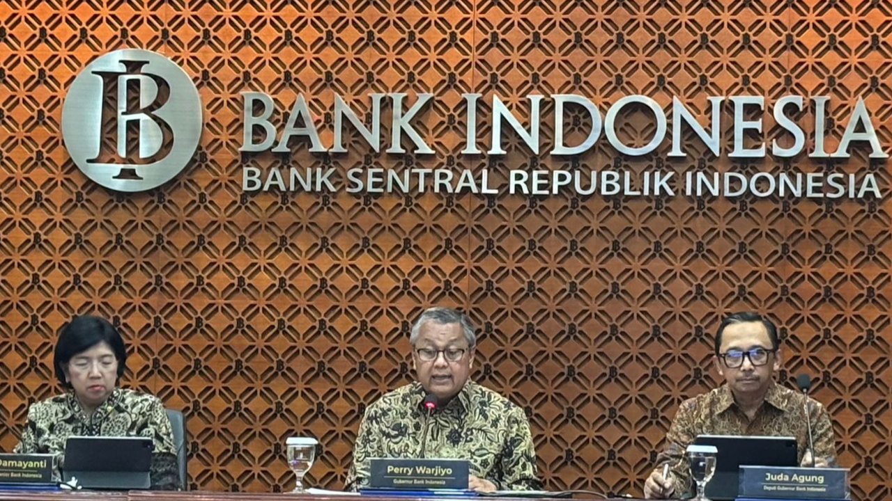 Gubernur Bank Indonesia Perry Warjiyo usai Rapat Dewan Gubernur