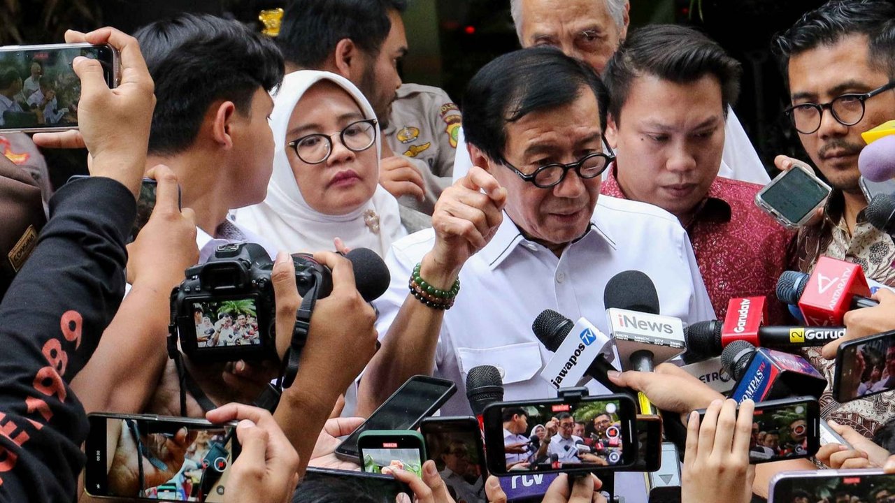Politisi PDIP yang juga mantan Menteri Hukum dan HAM, Yasonna Laoly keluar dari Gedung Merah Putih KPK, Jakarta, seusai menjalani pemeriksaan terkait kasus Harun Masiku, Rabu (18/12/2024).