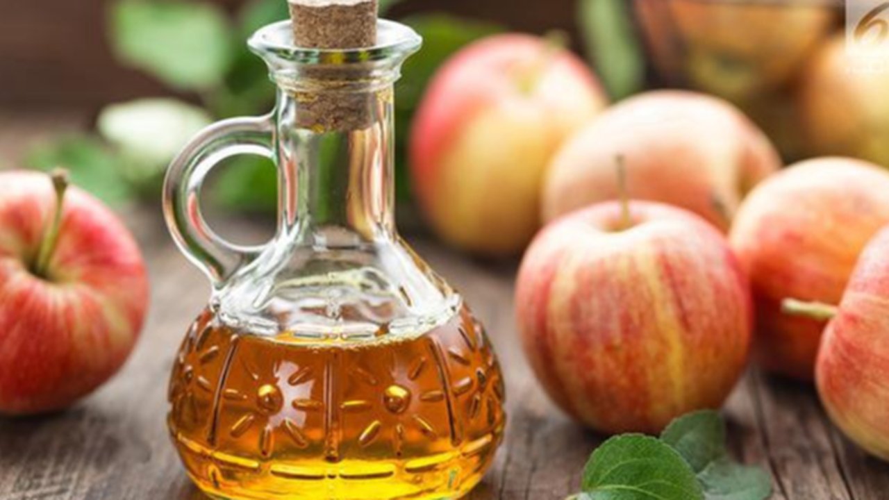 Ternyata cuci muka dengan cuka apel dapat memberikan manfaat yang banyak terhadap kulit wajah. Berikut di antaranya. (iStockphoto)