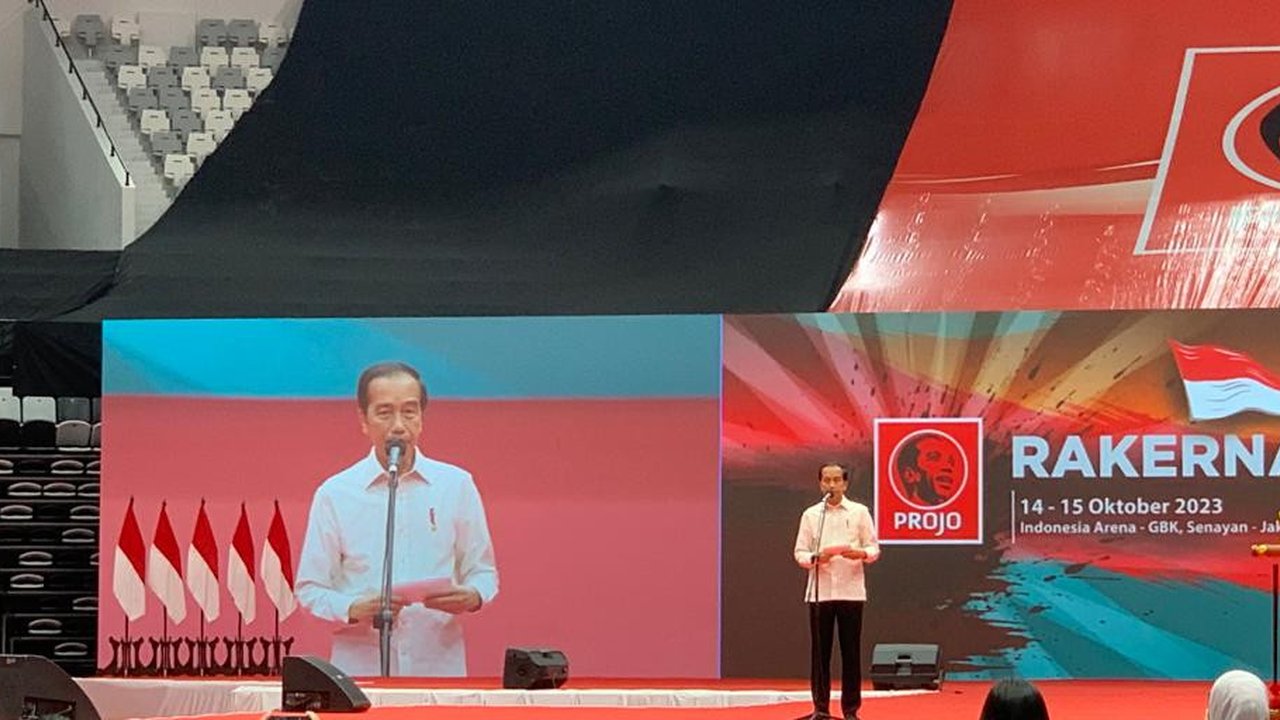 Presiden Joko Widodo atau Jokowi menghadiri Rakernas Projo di Indonesia Arena, Sabtu (14/1/2023). (Foto: Delvira Hutabarat/Liputan6.com).