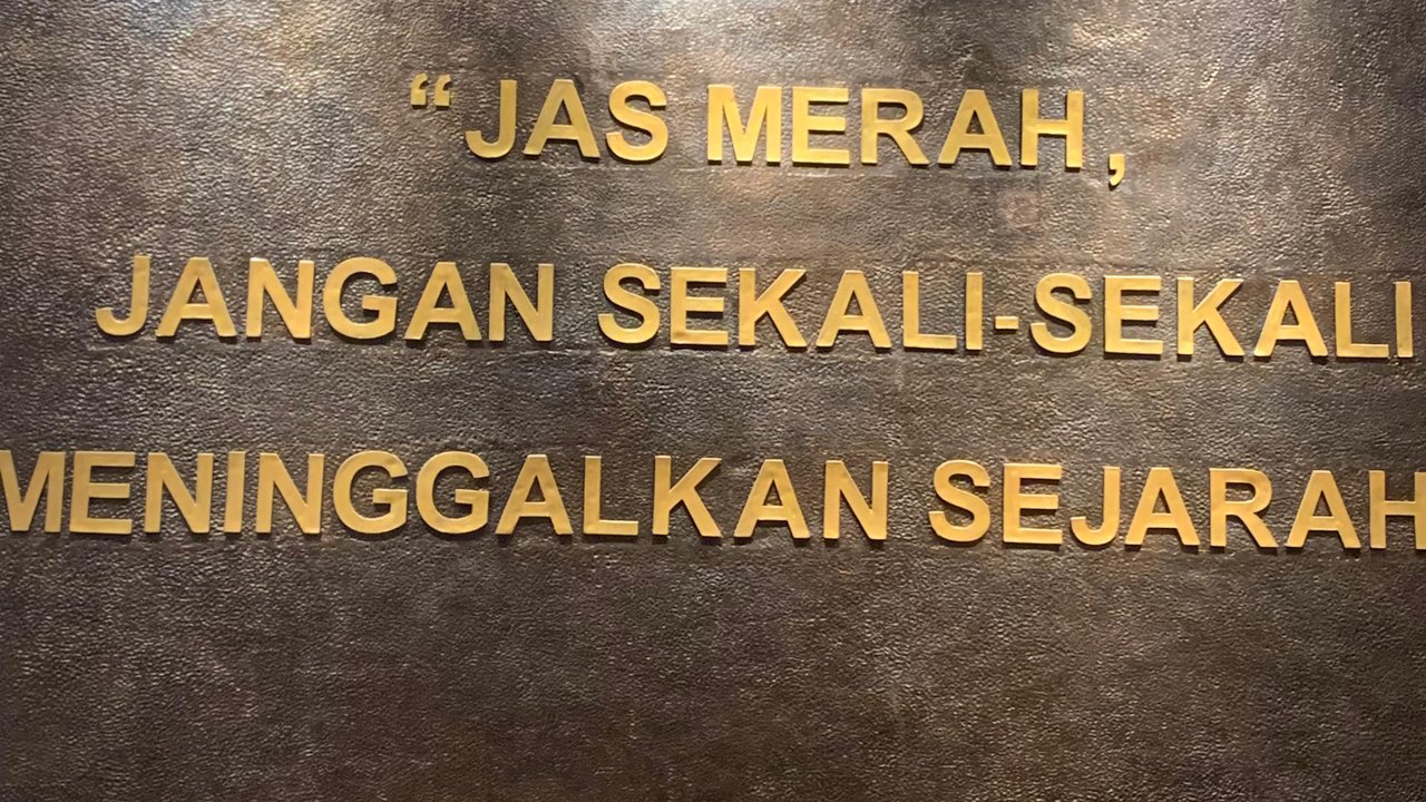 jas merah soekarno