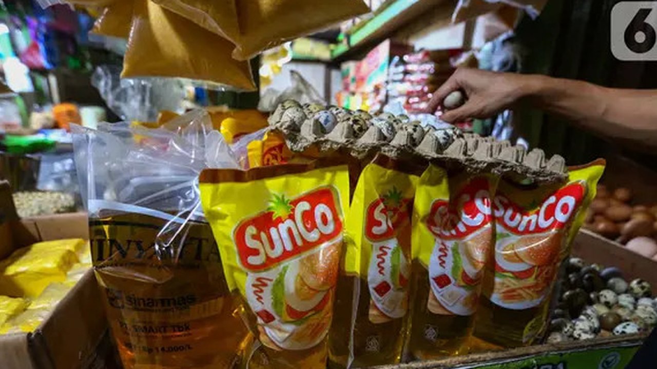 Kenaikan harga menjelang Ramadan selalu terjadi pada beberapa komoditas, di antaranya daging ayam ras, minyak goreng, beras, ayam hidup, daging sapi, telur ayam ras, hingga gula pasir. (Liput