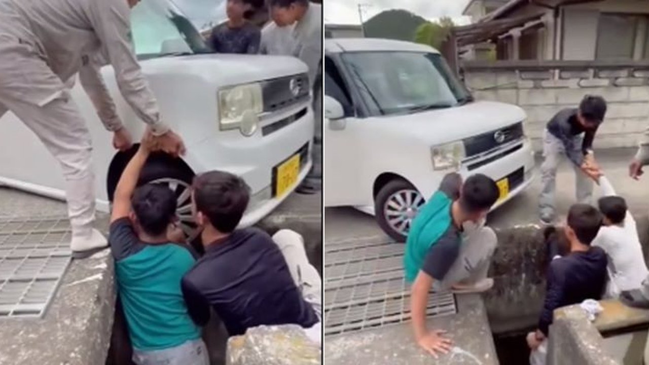 Gerombolan Pria WNI Bantu Angkat Mobil hingga Turun Langsung ke Selokan di Jepang