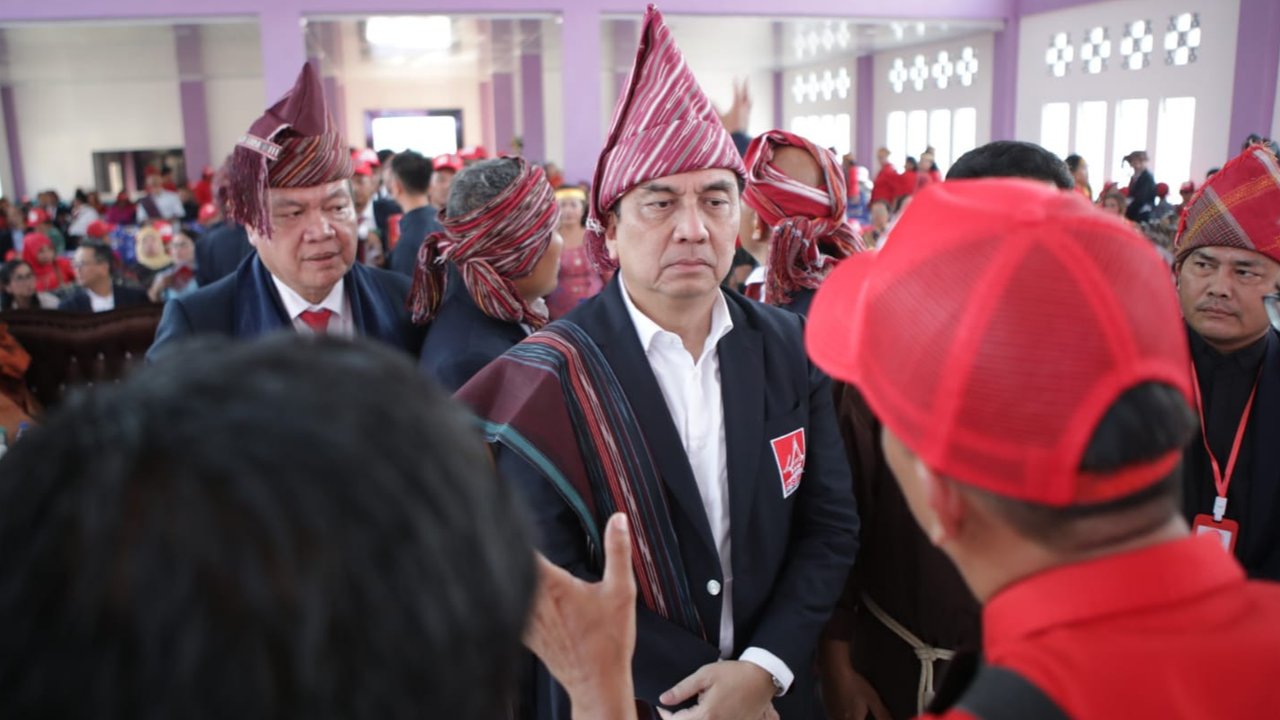 Effendi Simbolon-Hasto