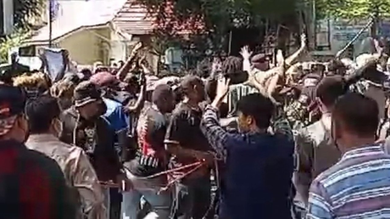 Demo HUT Papua Merdeka di Makassar Ricuh