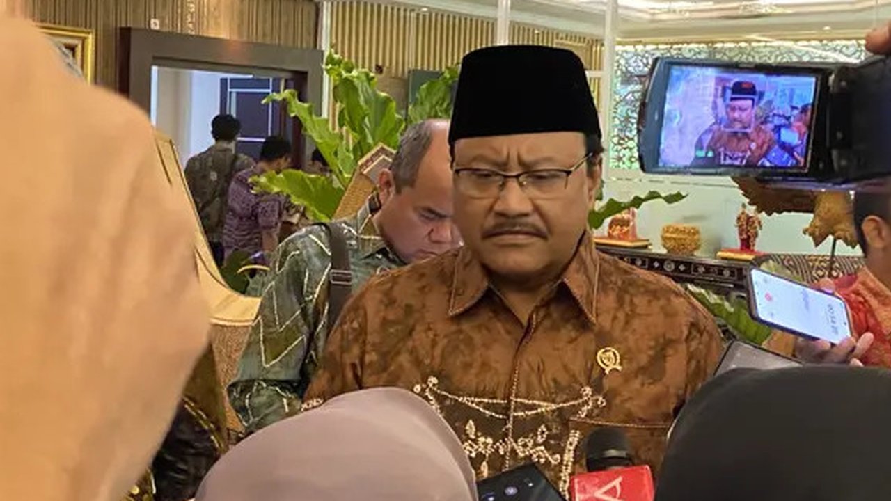 Menteri Sosial (Mensos) Saifullah Yusuf atau Gus Ipul saat meninjau langsung pelaksanaan berbagai program sosial yang menyasar kelompok rentan seperti permakanan lansia dan penyandang disabil