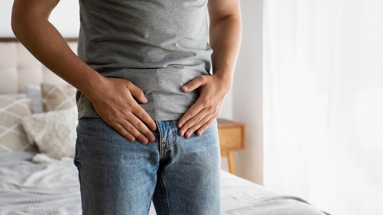 Ilustrasi Mencukur Bulu Kemaluan Pria