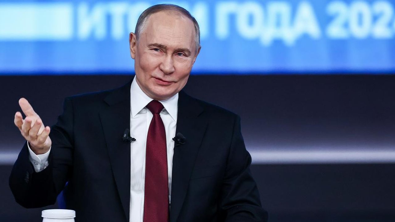 Presiden Rusia Vladimir Putin dan Presiden Suriah Bashar al-Assad saat bertemu di Kremlin, Moskow, pada Rabu (24/7/2024). (Dok. Valery Sharifulin, Sputnik, Kremlin Pool Photo via AP)