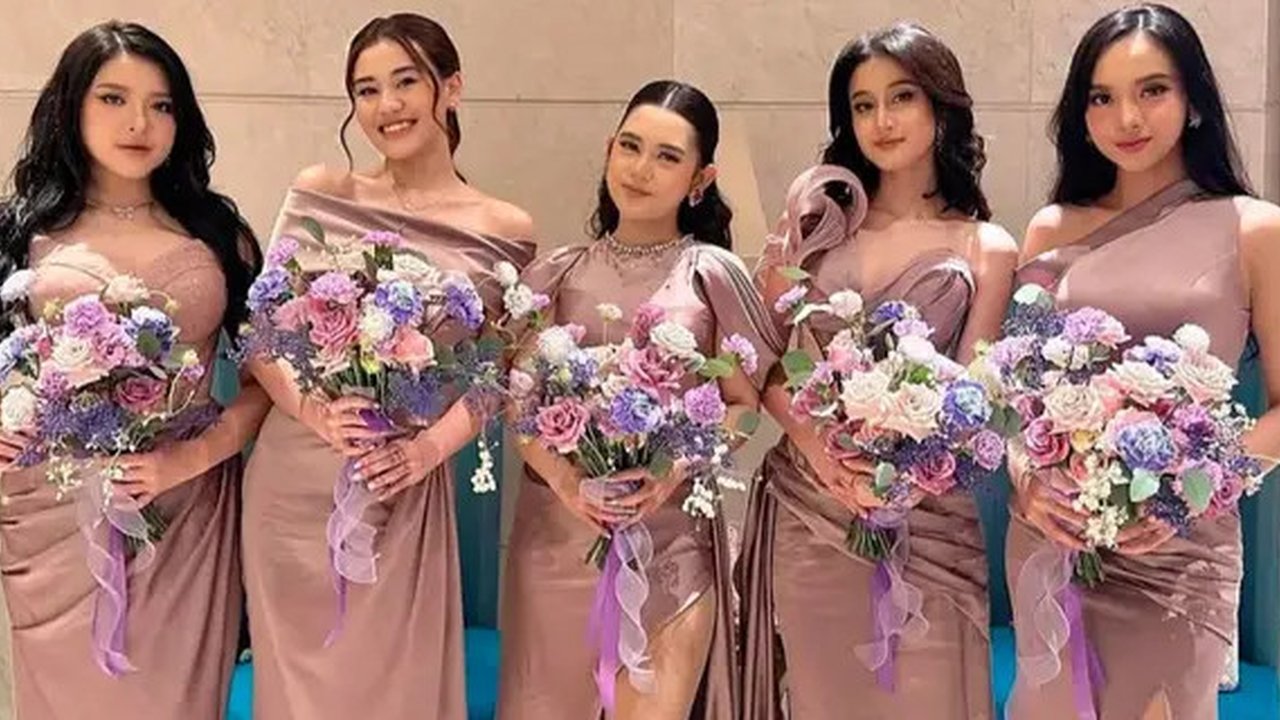 7 Gaya Kondangan Artis yang Curi Perhatian