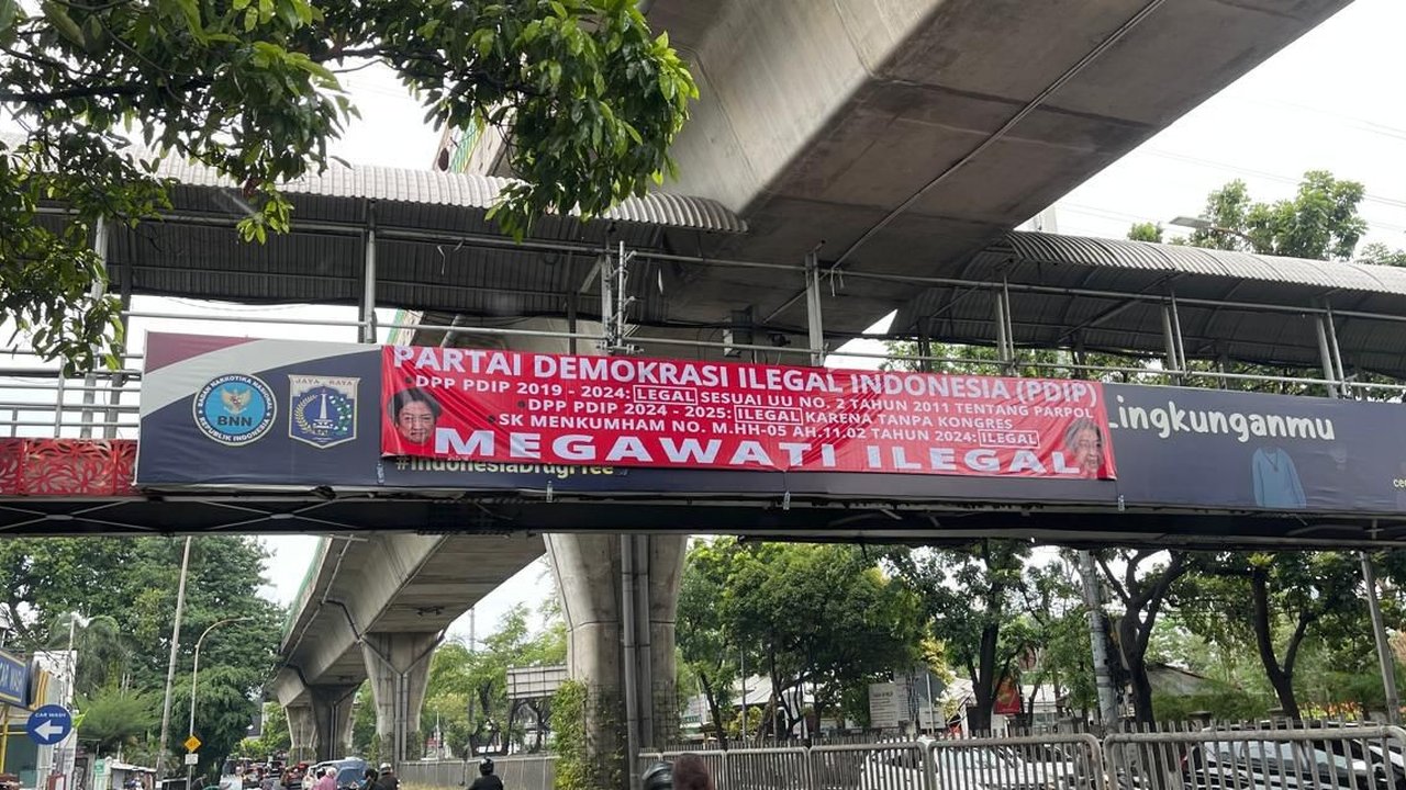 Spanduk yang Bikin Megawati Meradang