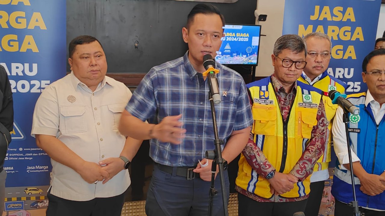 AHY di Command Center Jasa Marga