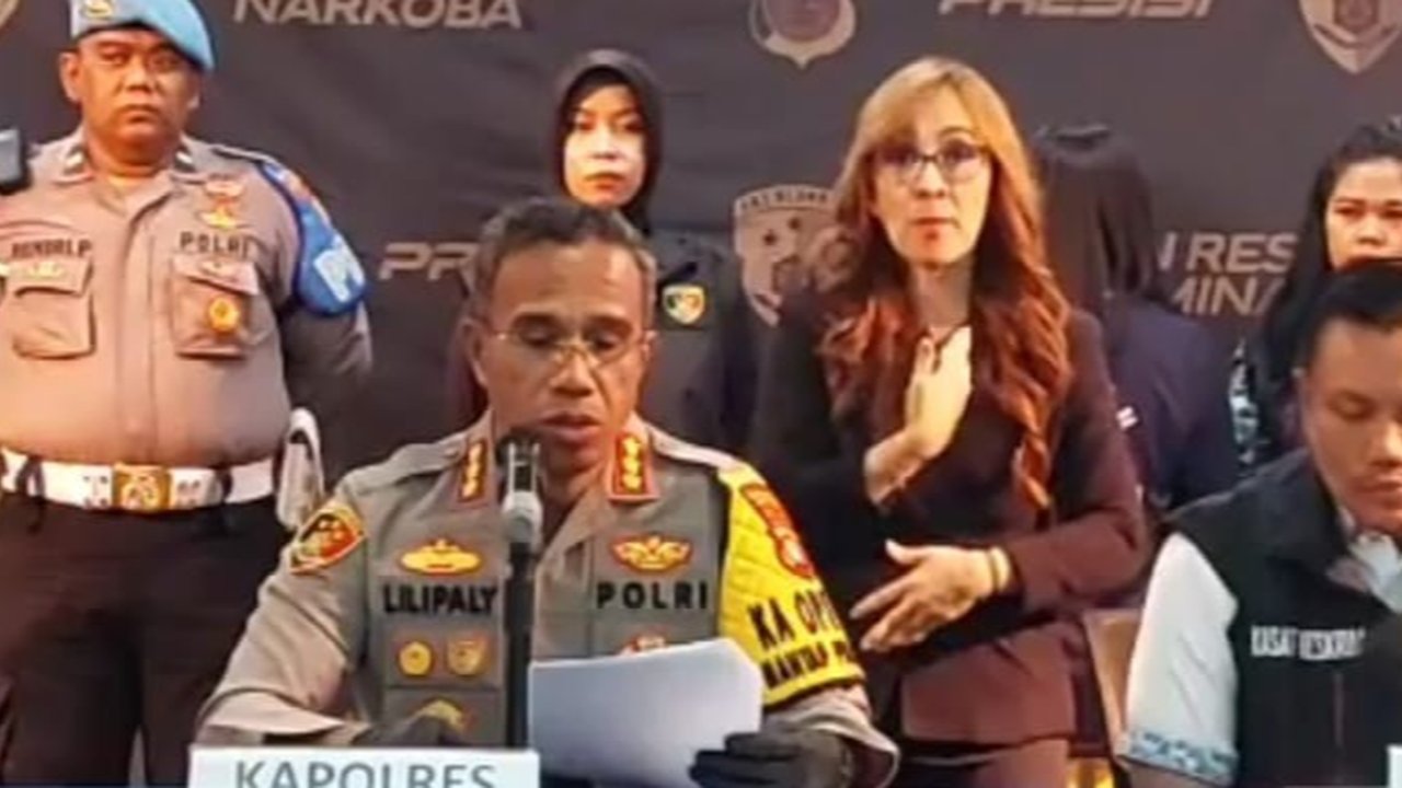 Istri Lindas dan Seret Suaminya Gara-Gara Kepergok Selingkuh Ditangkap