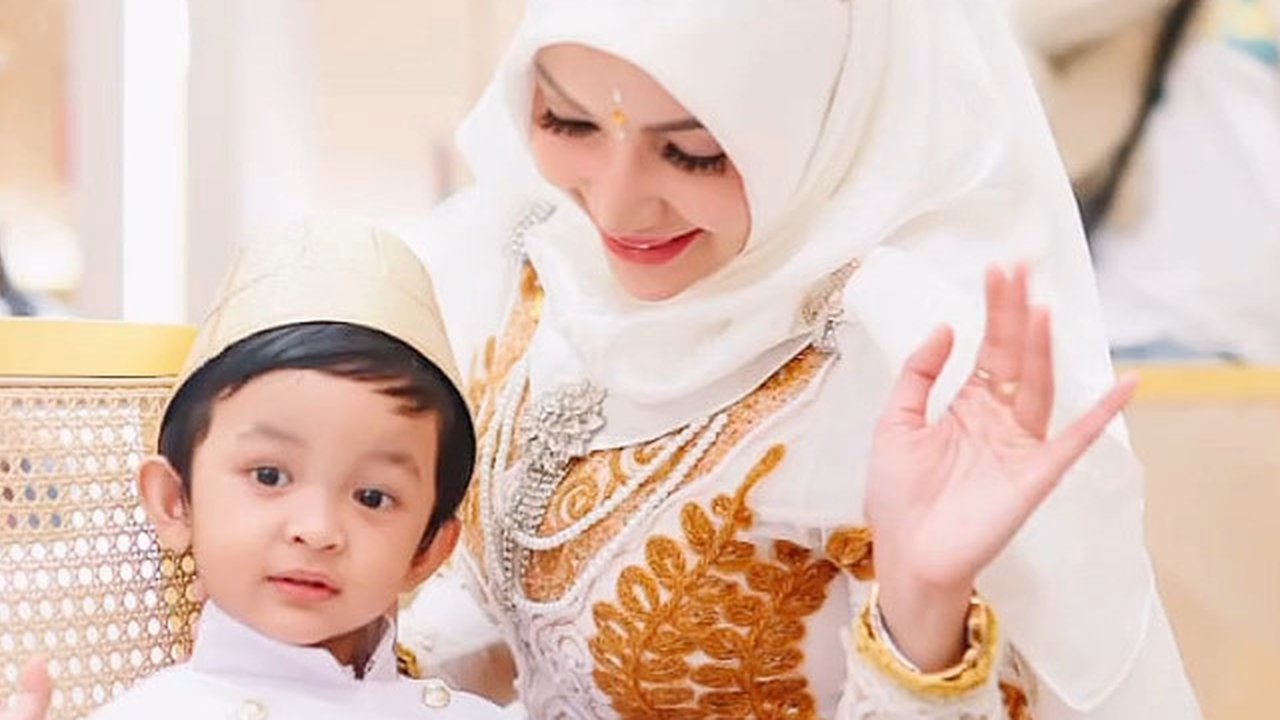 Potret Sulthan, Anak Roro Fitria yang Makin Besar Makin Ganteng