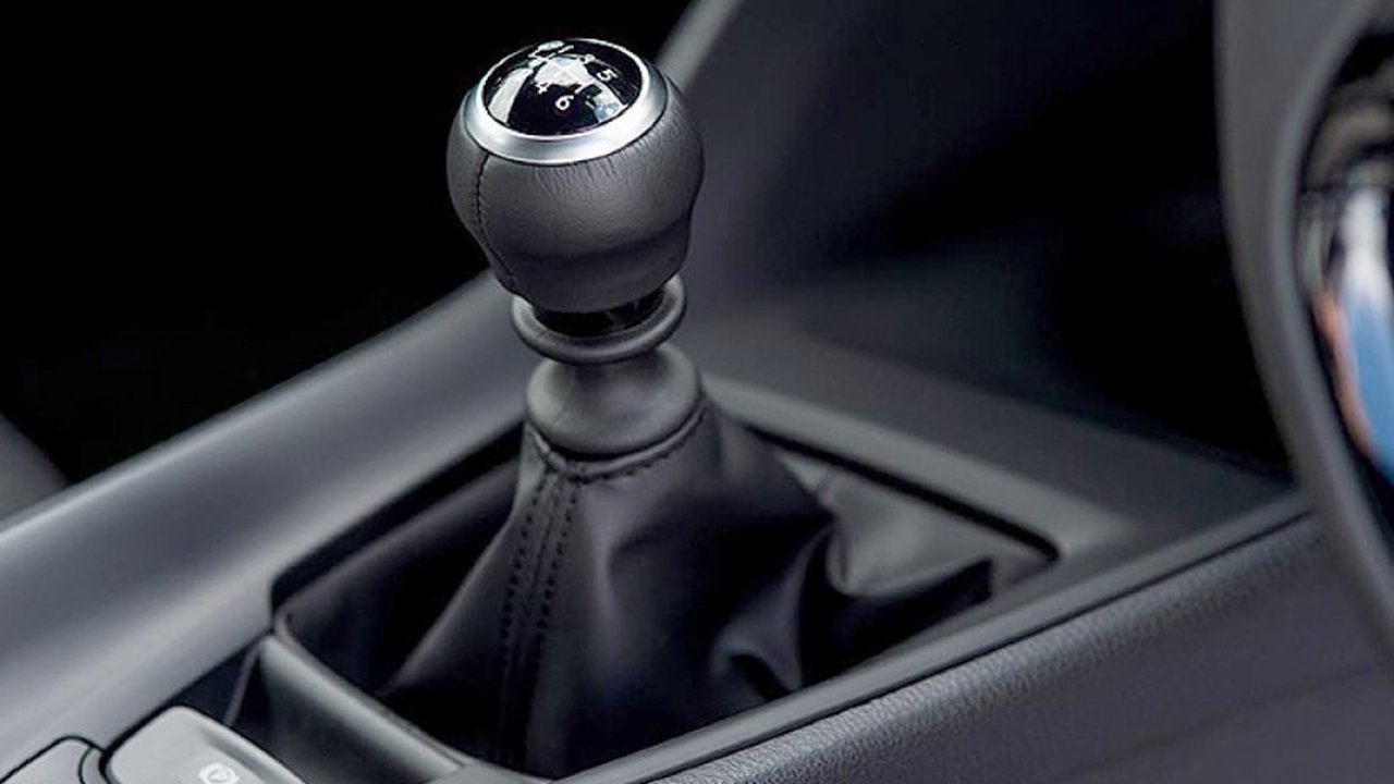 4 Penyebab Persneling Mobil Manual Keras, Cara Perbaiki dan Biayanya