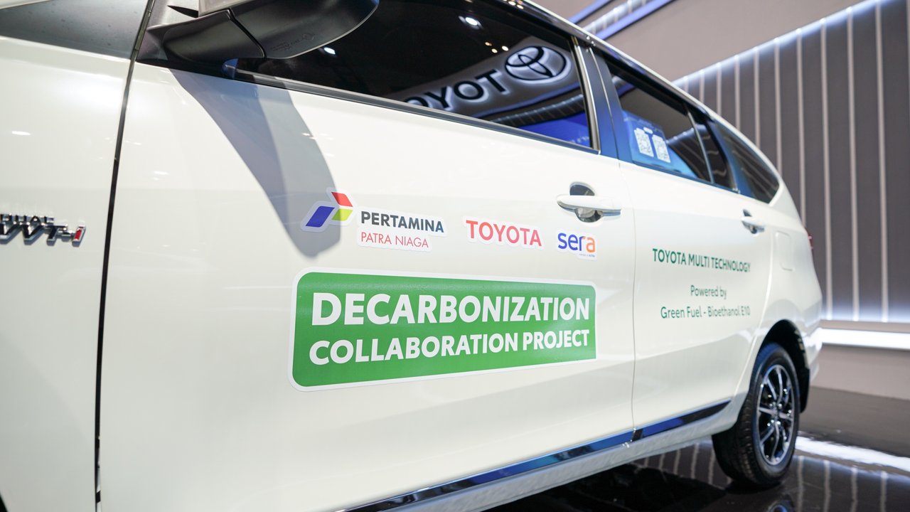 Toyota Indonesia dan Pertamina Uji Coba Bioethanol untuk Innova Zenix HEV-FFV di GIIAS 2024. (Dok. Pertamina)