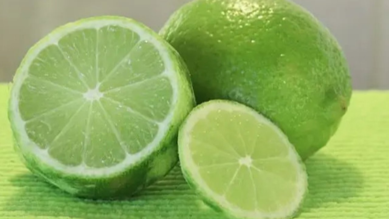 Jeruk Nipis (Sumber: freepik.com/topntp26)