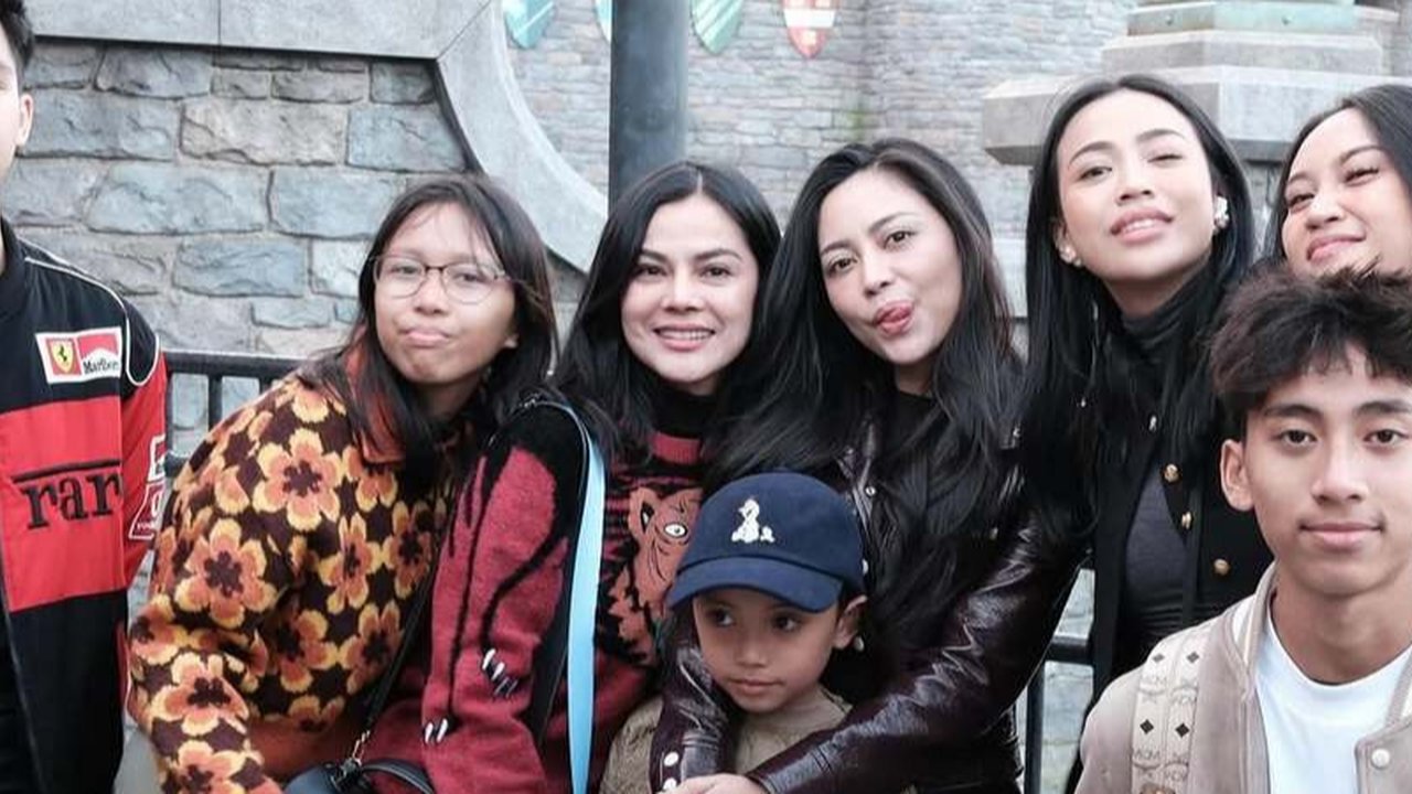 Rachel Vennya putuskan untuk boyong keluarga untuk liburan. Kali ini, ia memilih Hongkong sebagai destinasi yang tepat.