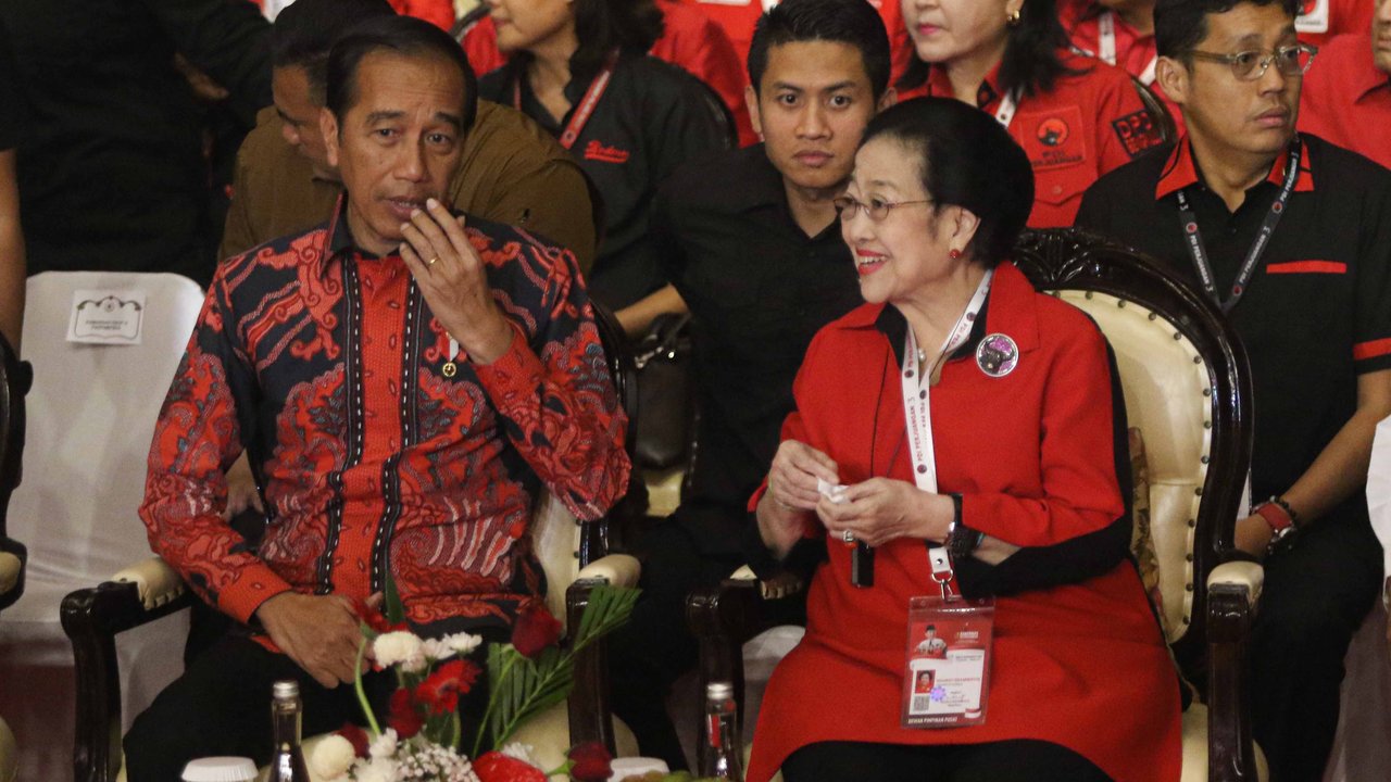 Ketua Umum PDIP Megawati Soekarnoputri bersam Presiden ke-7 RI, Joko Widodo saat pembukaan Rapat Kerja Nasional (Rakernas) IV PDIP di JIExpo Kemayoran, Jakarta, Jumat (29/9/2023).