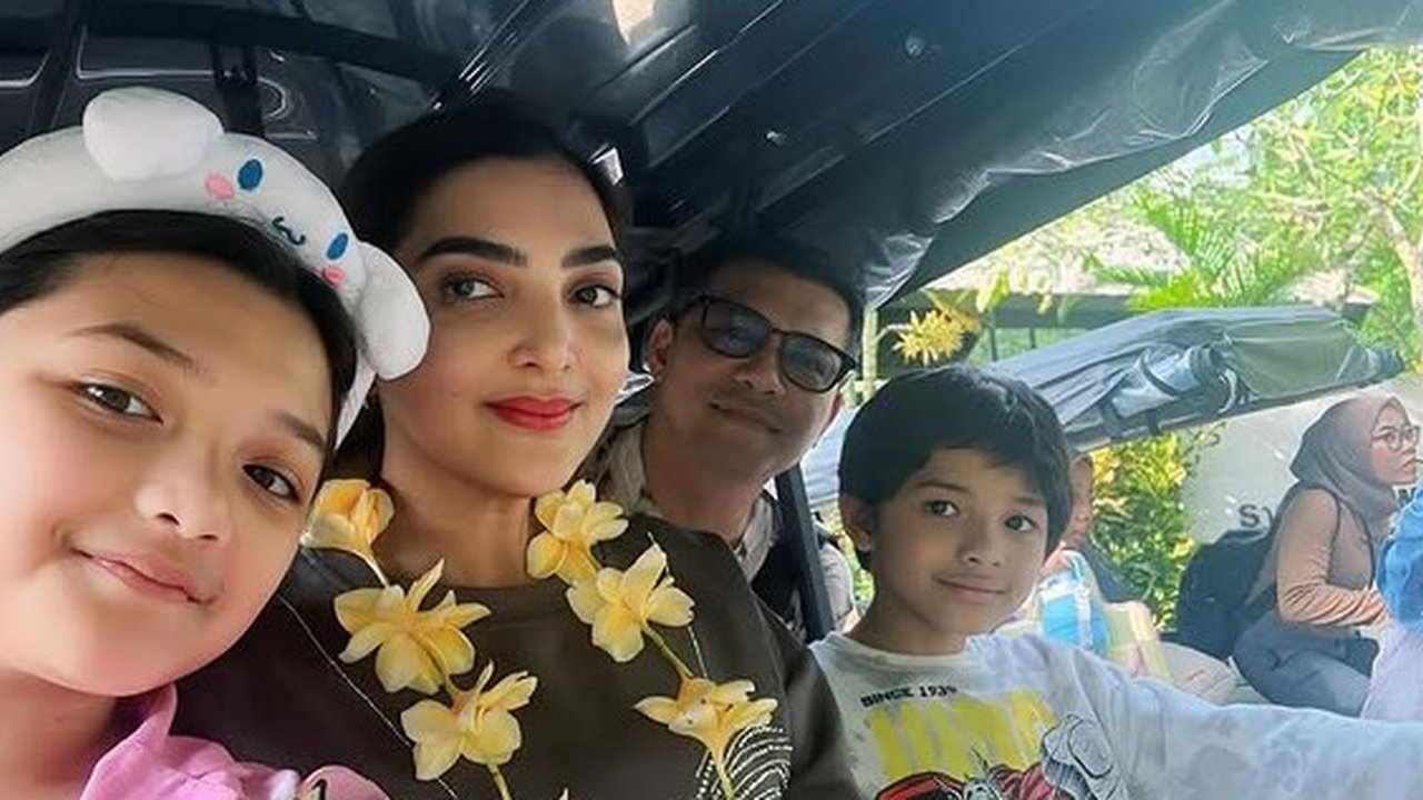 Lewat caption, Ashanty juga cerita singkat loh tentang perjalanan mereka ke Bali ini.