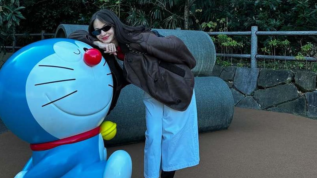 Potret Enzy Storia Liburan ke Jepang Tanpa Suami, Bersama Teman-Teman Ketemu Doraemon
