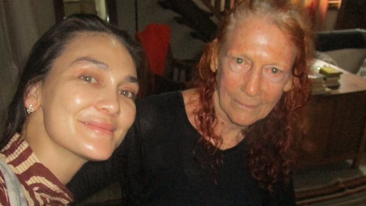 Peringati Hari Ibu, Luna Maya Unggah Sederet Foto Bareng Ibunda