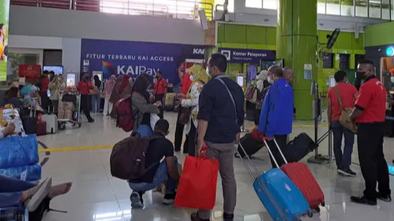CSM dikerahkan untuk membantu dan memberikan informasi secara langsung kepada pelanggan kereta api