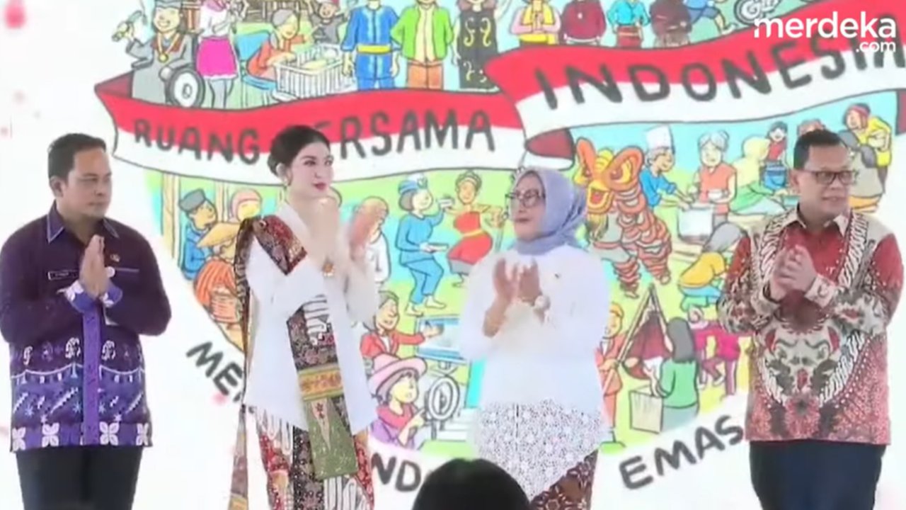 Selvi Ananda Tampil Anggun