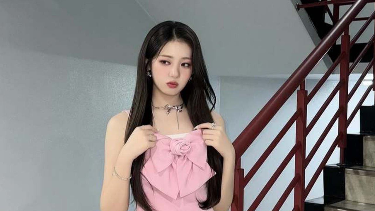 Kemudian, Rora BABYMONSTER juga mengatakan kalau dirinya rutin mengonsumsi cuka apel. Selain bagus untuk diet, Rora mengatakan kalau dirinya sedang mengendalikan gula darah dengan mengonsumsi sari cuka apel ini.