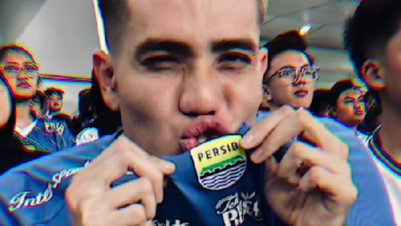 Aisar Khaled Nonton Persib Bandung, Malah Jadi Bintang di Tribun