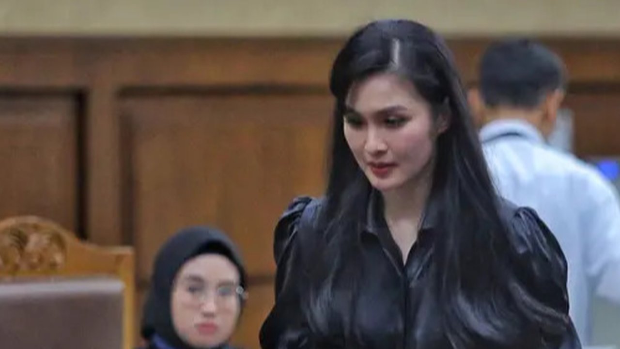 Pengusaha Harvey Moeis menjalani sidang putusan terkait kasus dugaan korupsi timah di Negeri Tipikor Jakarta pada Senin (23/12/2024), namun sang istri Sandra Dewi tak terlihat. (Liputan6.c