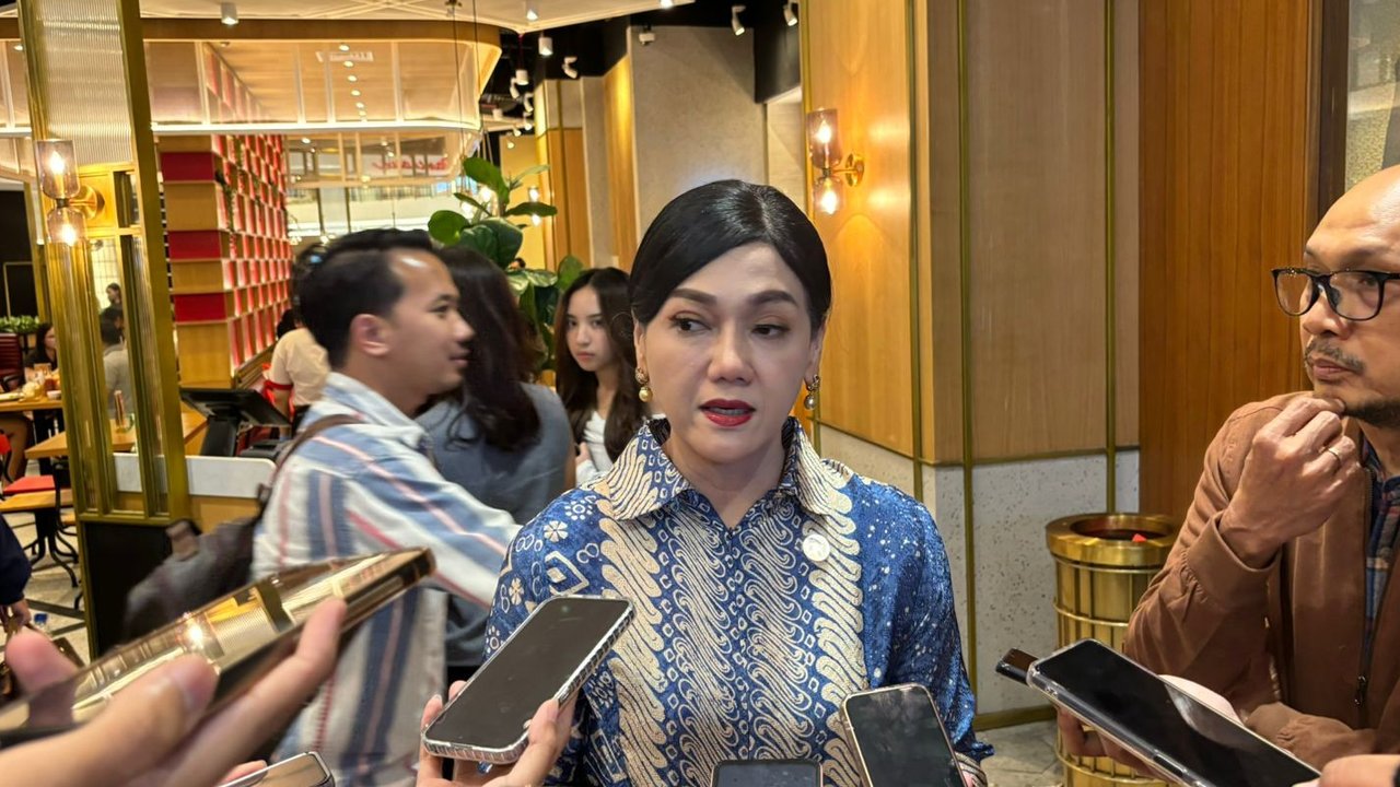 <p>Kepala Eksekutif Pengawas Perilaku Pelaku Usaha Jasa Keuangan, Edukasi dan Pelindungan Konsumen OJK Friderica Widyasari Dewi angkat bicara mengenai rencana korban judi online bisa dapat bansos. (dok: Tira)</p>