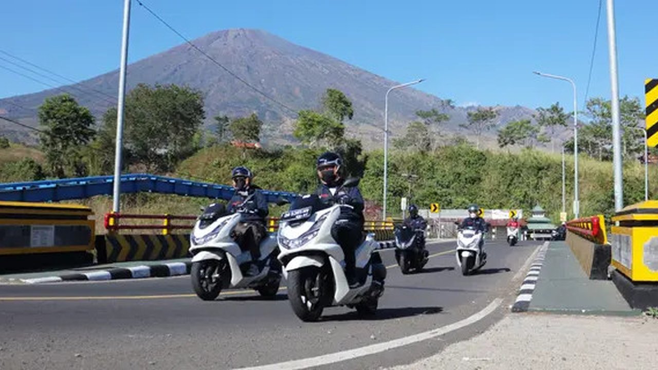 Meriahkan MotoGP Mandalika 2024, Pecinta Motor Honda Turing dengan PCX160