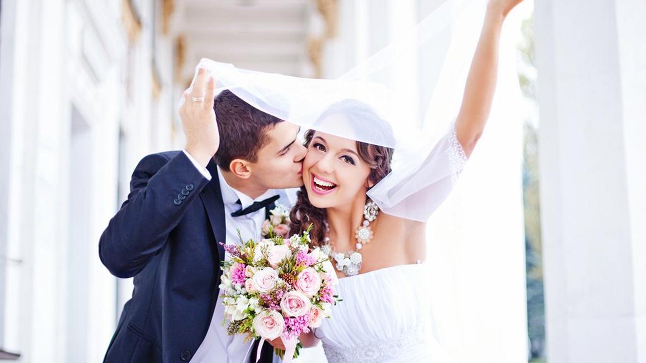 35 Caption Suami Istri Bahagia