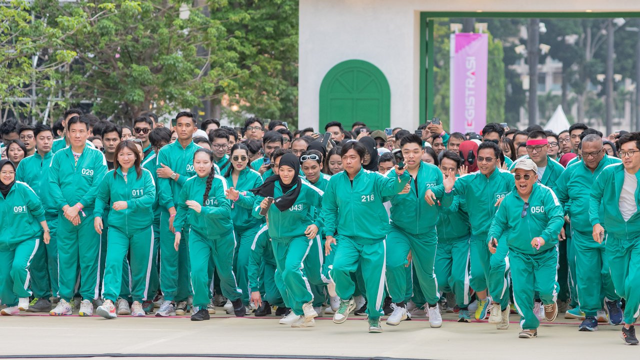 Lebih dari 900 Penggemar 'SQUID GAME' Bermain Red Light Green Light di GBK bersama Para Atlet Terbaik Indonesia