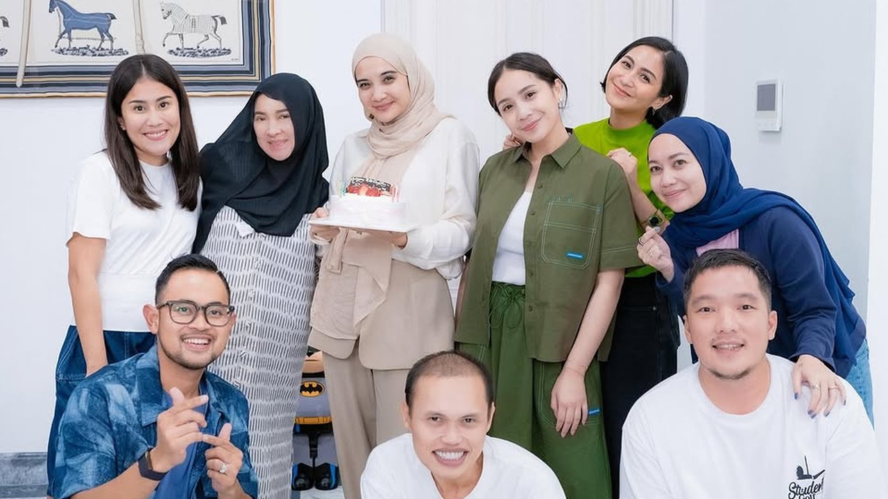 Setelah Dirayakan di Bali, Zaskia Sungkar Kembali Dapat Kejutan Ulang Tahun