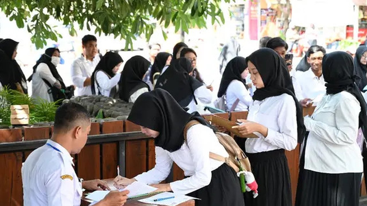 Peserta Tes SKD CPNS 2021 Kementerian Koordinator Bidang Kemaritiman dan Investasi di Secaba Rindam III Siliwangi, Bandung, Jawa Barat pada Kamis, 30 September 2021.