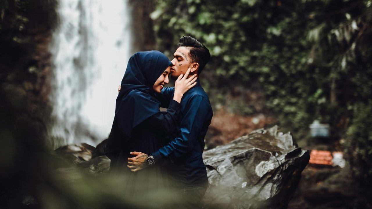 Kata-kata Islami cinta dalam diam dari Ali bin Abi Thalib.