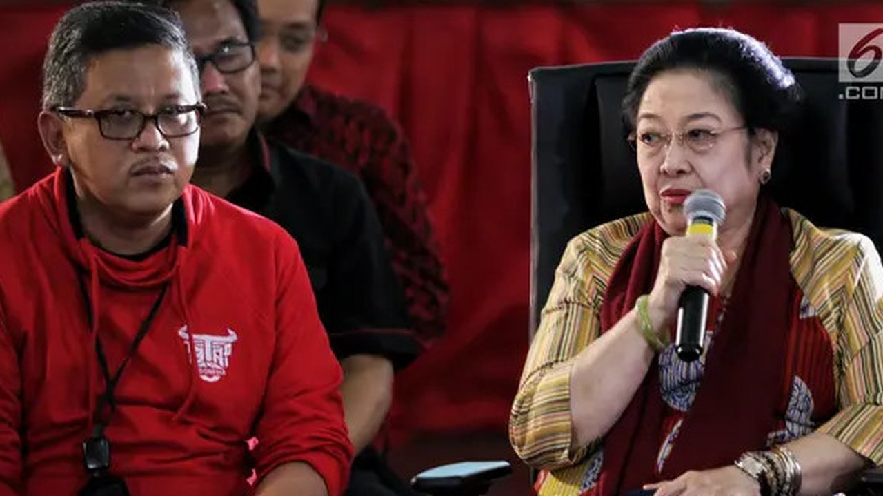 Sekretaris Jenderal DPP PDIP Hasto Kristianto bersama Risma. (Foto: PDIP Jatim)